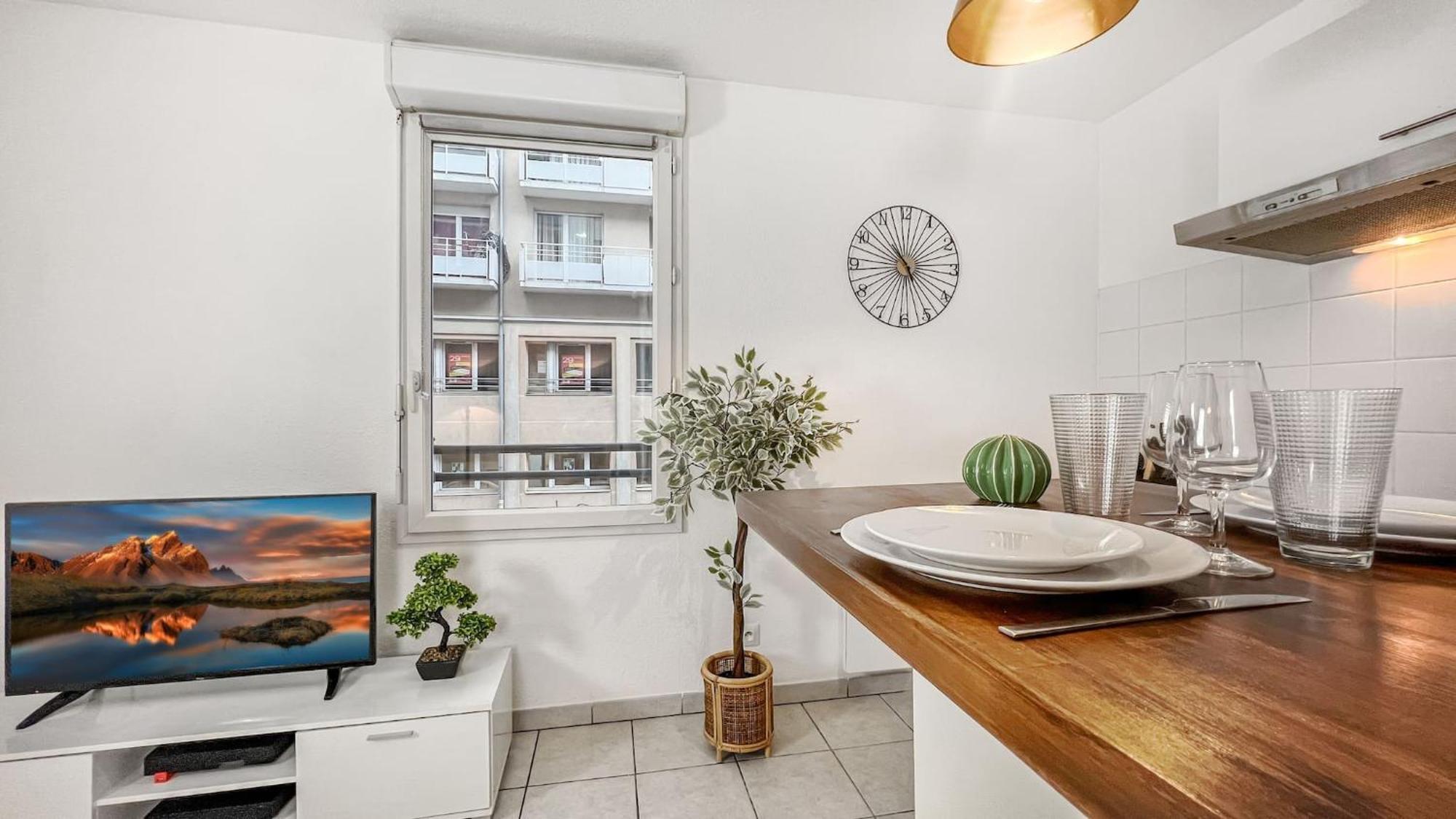 Homey Wild - Proche Gare Et Tram - Proche Centre - Balcon Prive - Parking Prive - Wifi Gratuit Annemasse Extérieur photo